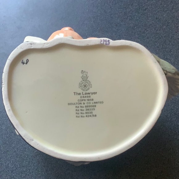 The Lawyer Toby Jug - Picture 3 of 3